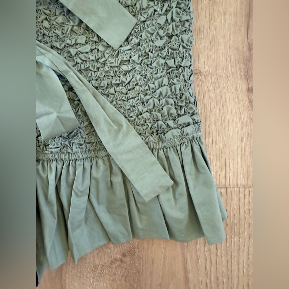 Green Ruffle Tie-Front Top Size M - Picture 5 of 7